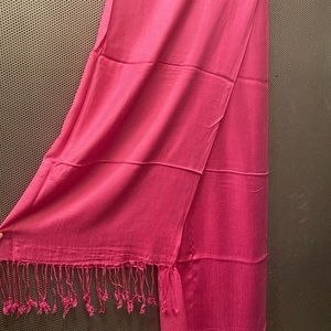 🌸NWOT Super soft women’s scarf